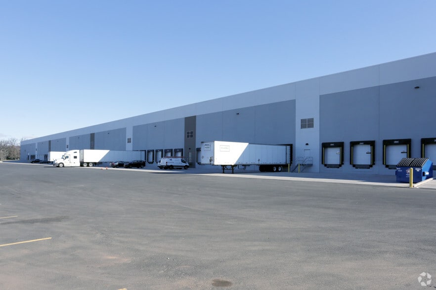 More Photos Of 100 Ridge Rd, Piscataway Distribution For Lease