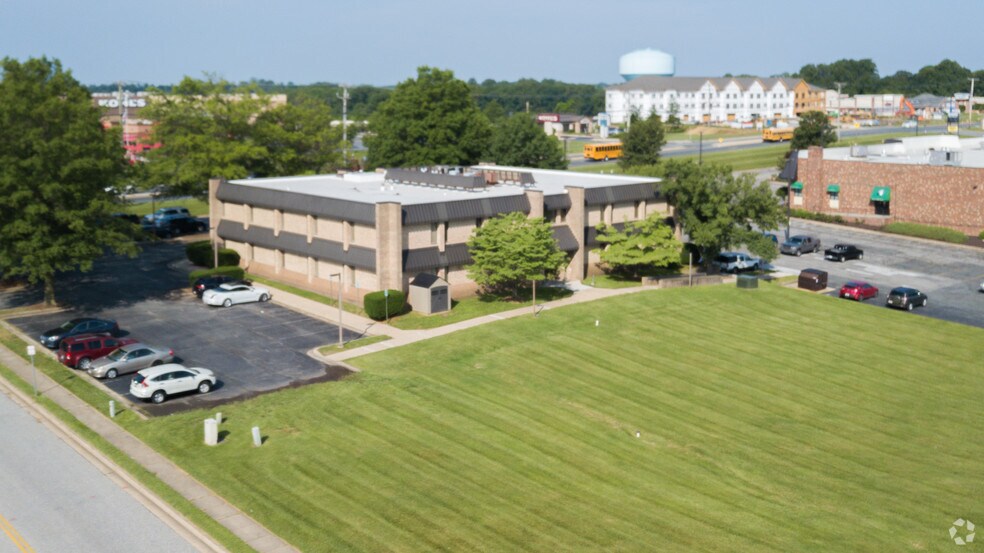 More Photos Of 2 Colgate Dr, Forest Hill Medical For Lease