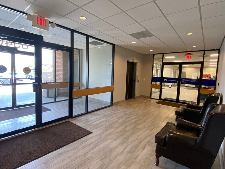 More Photos Of 8340 Gateway Blvd E, El Paso Office For Lease