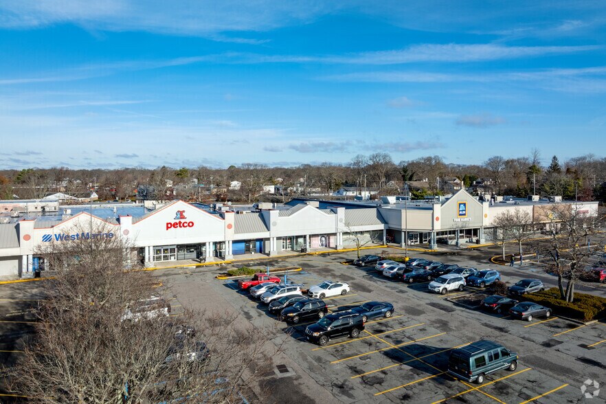 More Photos Of 367-425 N Service Rd, Patchogue Storefront For Lease