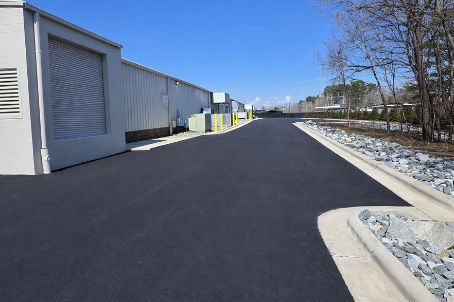 More Photos Of 114 S State St, Haw River Manufacturing For Sale