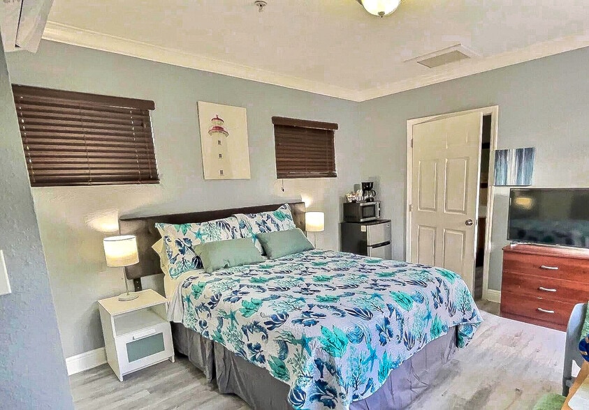 More Photos Of 2625 NE 13th Ct, Fort Lauderdale Apartments For Sale