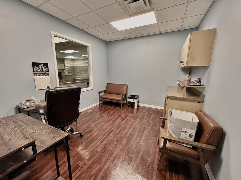 More Photos Of 910 Old Camp Rd, Lady Lake Medical For Lease