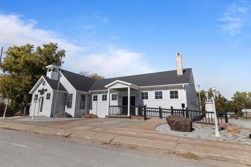 More Photos Of 109 E B St, Cedar Creek Freestanding For Sale