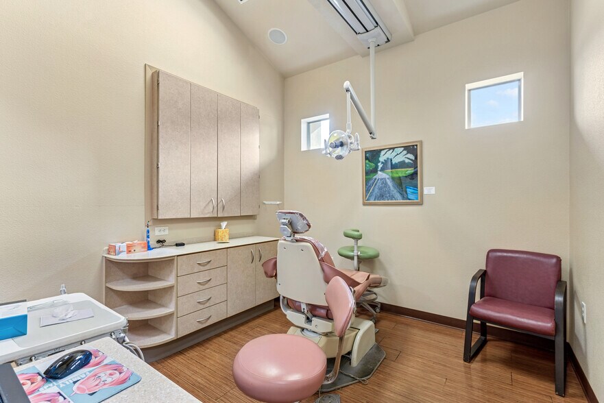 More Photos Of 3030 Rigsby Ave, San Antonio Medical For Sale