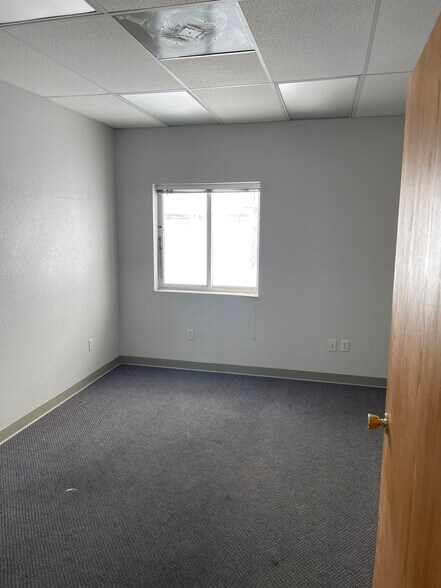 More Photos Of 4307 North Star Blvd, Great Falls Showroom For Lease