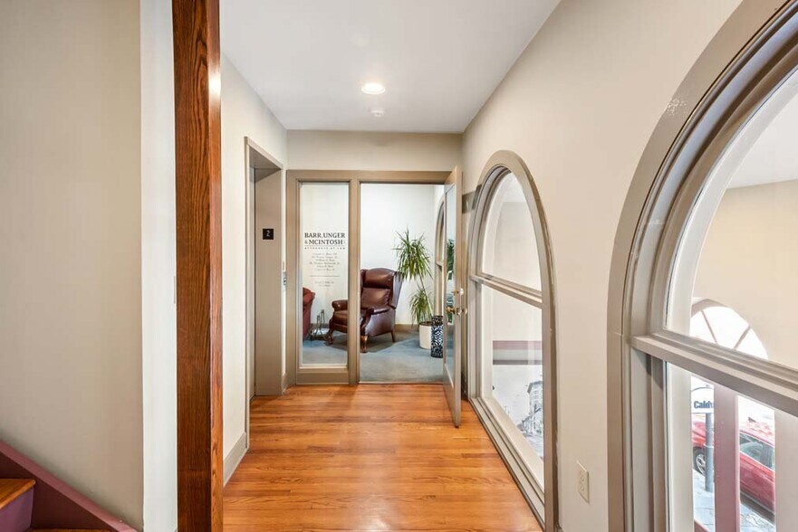 More Photos Of 11 Broad St, Charleston Office Residential For Lease