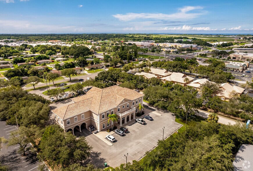 More Photos Of 201 Center Rd, Venice Office For Sale