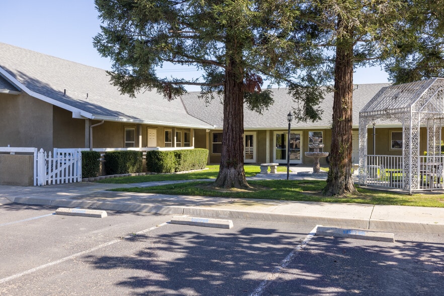 More Photos Of 2127 S Giddings St, Visalia Religious Facility For Lease