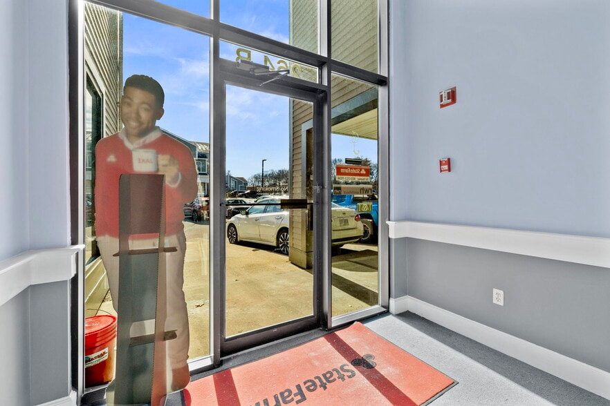 More Photos Of 264 N Broadway, Salem Freestanding For Sale