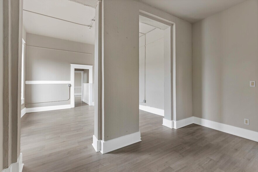 More Photos Of 2024 S Flores St, San Antonio Storefront Retail Residential For Sale