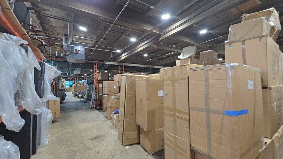 More Photos Of 533 Whitehead Rd, Hamilton Warehouse For Lease