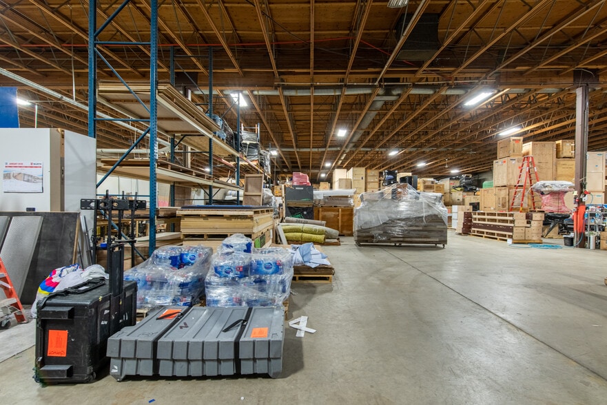 More Photos Of 248-282 W 33rd St, Ogden Distribution For Lease