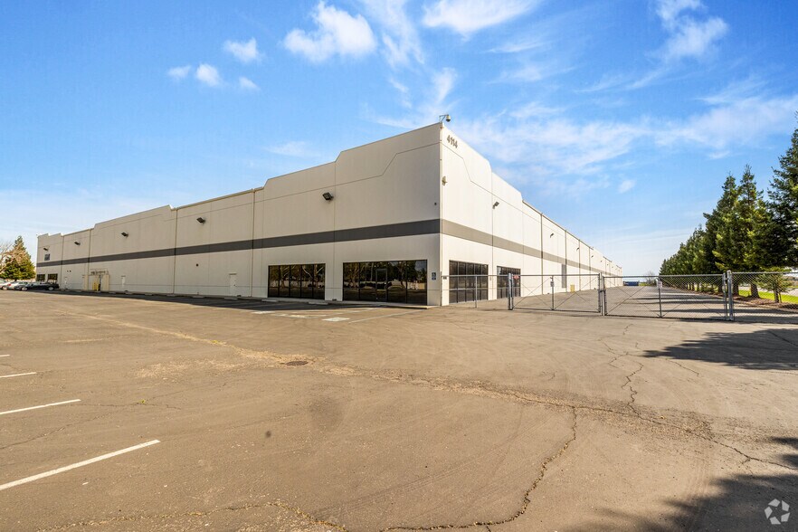 More Photos Of 4114 S Airport Way, Stockton Distribution For Lease