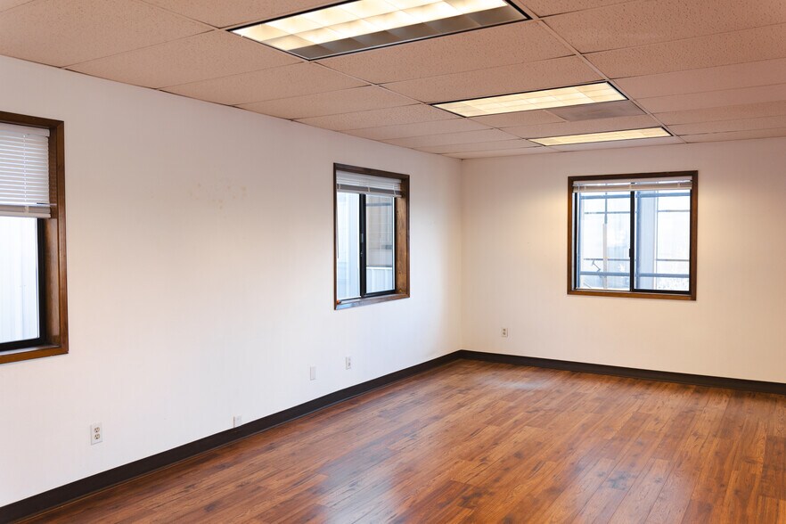 More Photos Of 17825 59th Ave NE, Arlington Flex For Lease