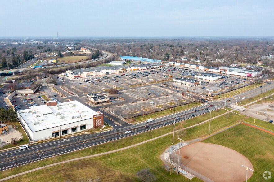 More Photos Of 215-229 N Maple Rd, Ann Arbor General Retail For Lease