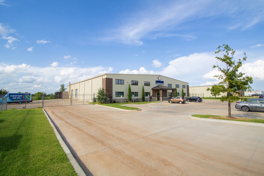 Primary Photo Of 7313 SW 67th St, Oklahoma City Warehouse For Lease