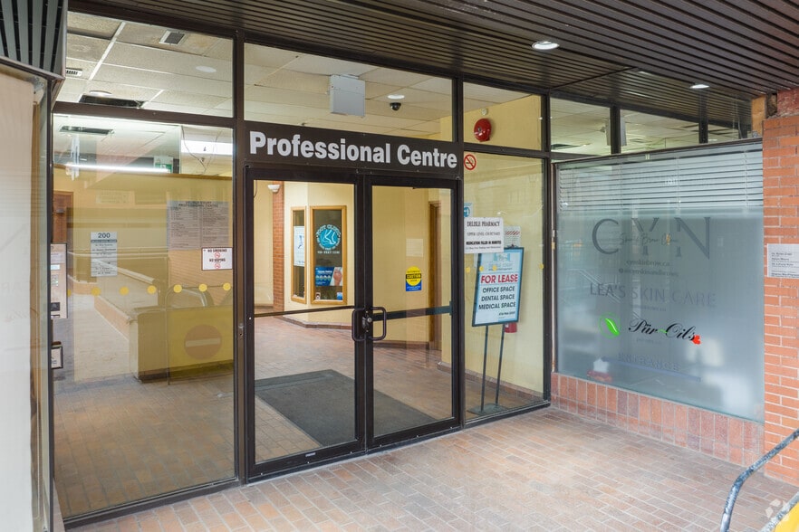 More Photos Of 1560 Yonge St, Toronto Storefront Retail Office For Lease