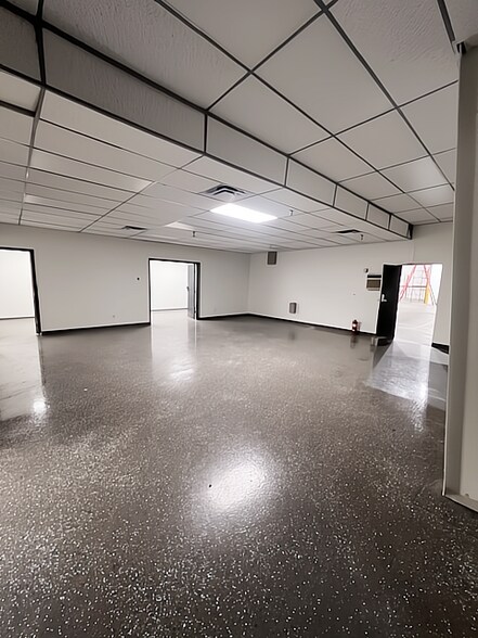 More Photos Of 2400 Industrial Ln, Broomfield Showroom For Lease