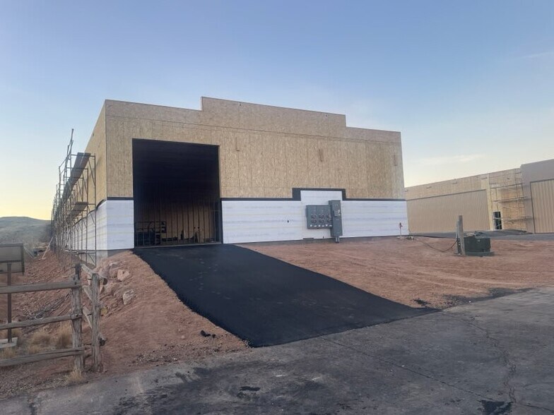 More Photos Of 1403 W 4490 S, Hurricane Airplane Hangar For Sale