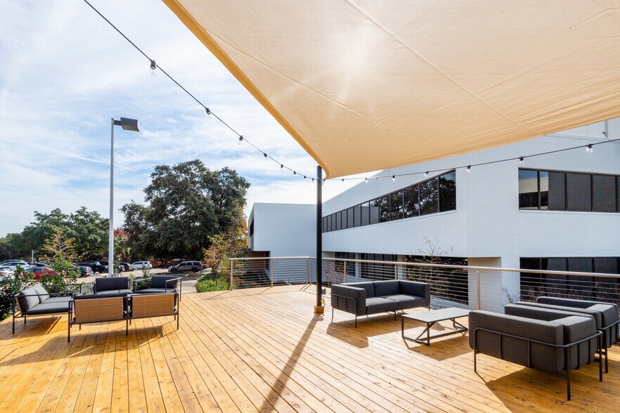 More Photos Of 104 Decker Ct, Irving Unknown For Lease