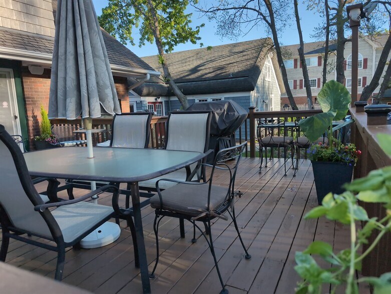 More Photos Of 417 N Hough St, Barrington Medical For Sale