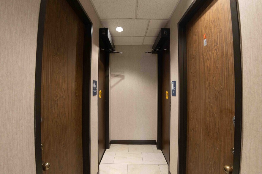 More Photos Of 2929 Mossrock Dr, San Antonio Office For Lease