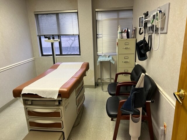 More Photos Of 822 N Wood Ave, Linden Office For Sale
