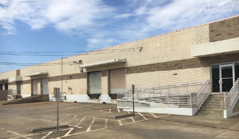 Primary Photo Of 11233-11251 Leo Ln, Dallas Warehouse For Lease