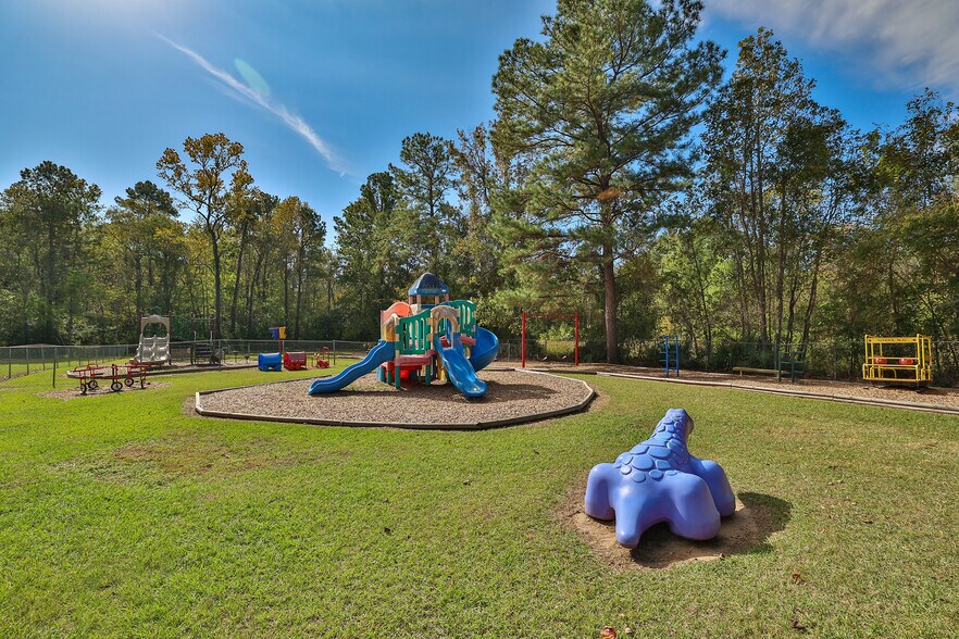 More Photos Of 6035 TX-105, Conroe Daycare Center For Sale