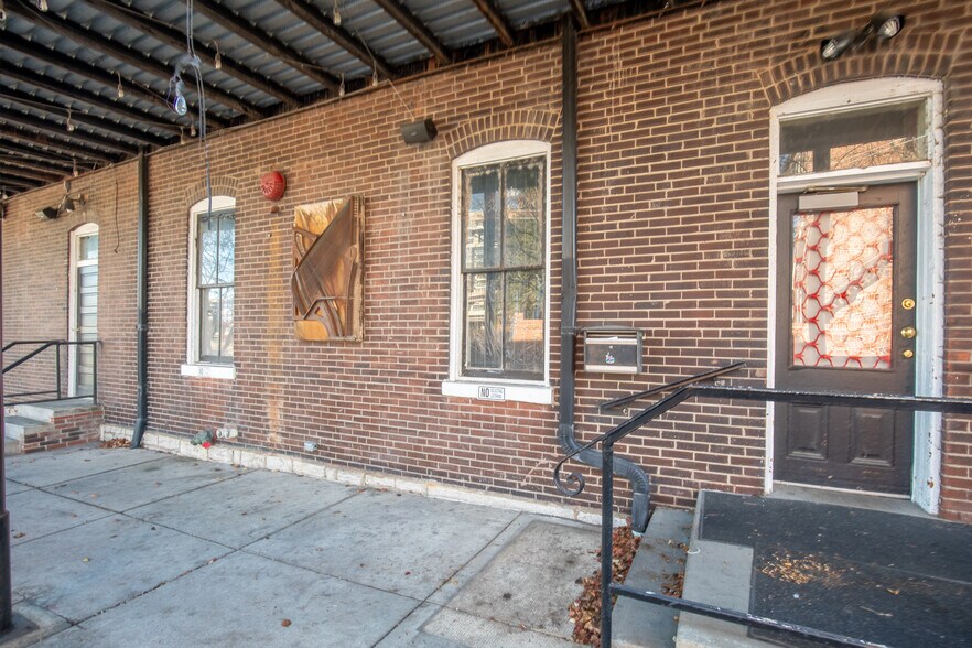 More Photos Of 700 S Broadway, Saint Louis General Retail For Sale