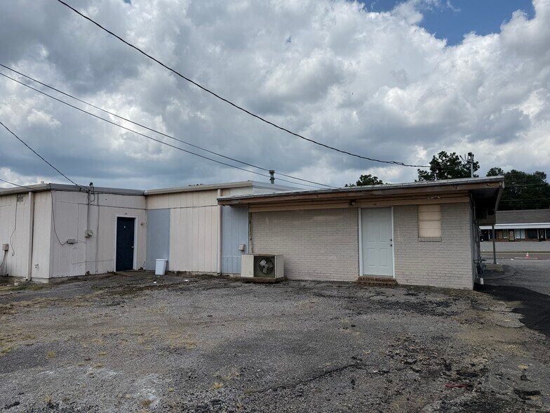 More Photos Of 1765-1799 Main St, Southaven Freestanding For Sale