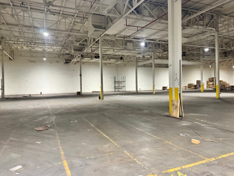 More Photos Of 815 E Kenwood Ave, Decatur Distribution For Lease