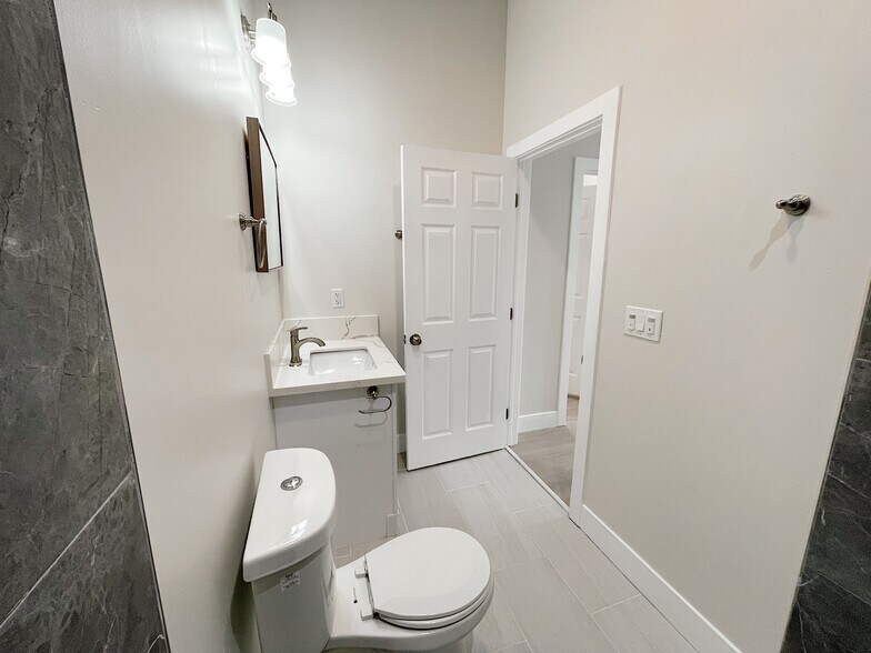 More Photos Of 301 Rivergate Way, Sacramento Multifamily For Sale