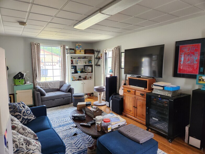 More Photos Of 53 -55 Rte 30 N, Castleton Flex For Sale