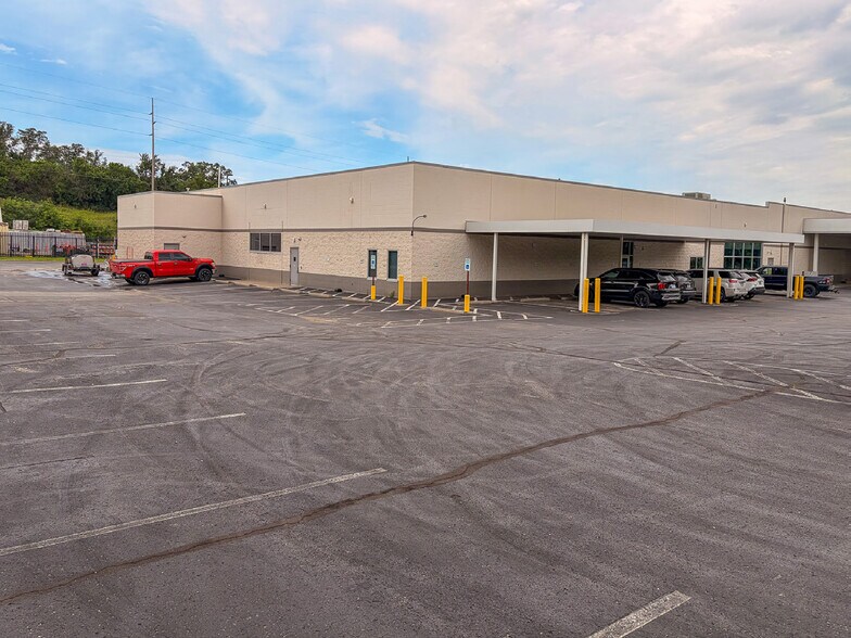 More Photos Of 1930 S 45th St, Kansas City Loft Creative Space For Lease