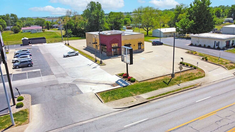 More Photos Of 730 E Broadway St, Campbellsville General Retail For Lease