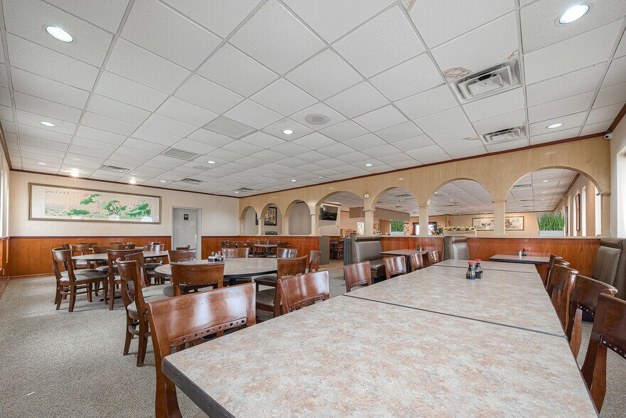 More Photos Of 1127 Marina Bay Dr, Kemah Restaurant For Sale