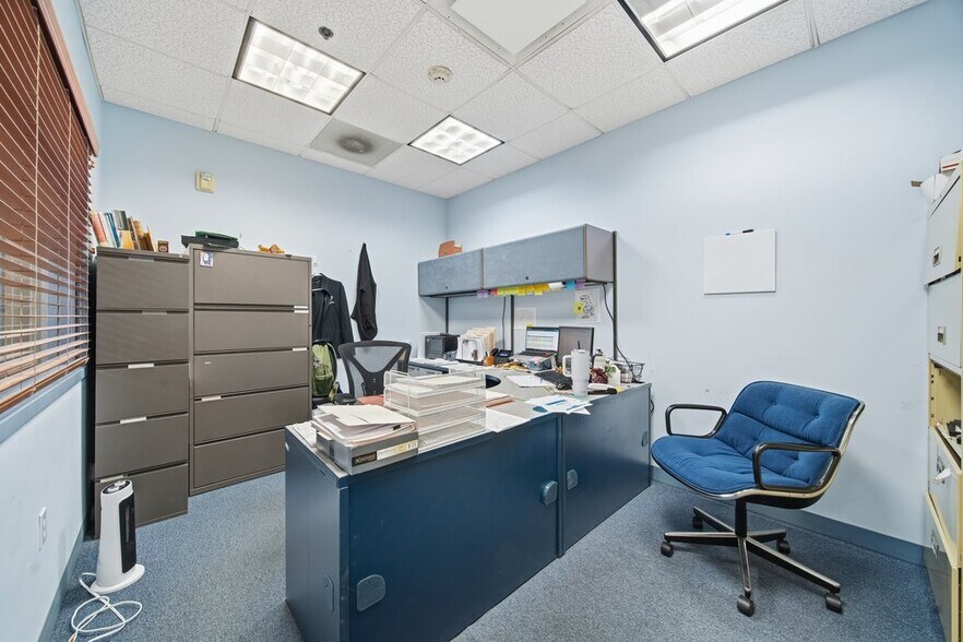 More Photos Of 921 S State St, Lockport Office For Sale