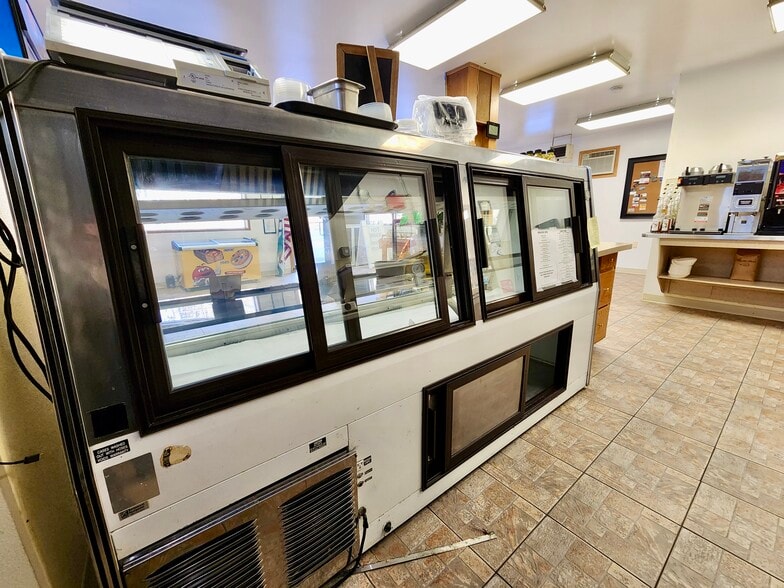 More Photos Of 15 US Highway 206 S, Sandyston Flex For Sale