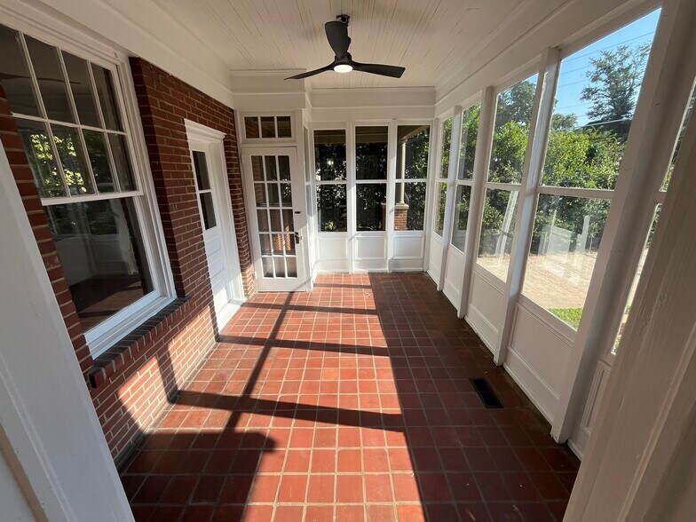More Photos Of 406 S Lewis St, Lagrange Office For Lease