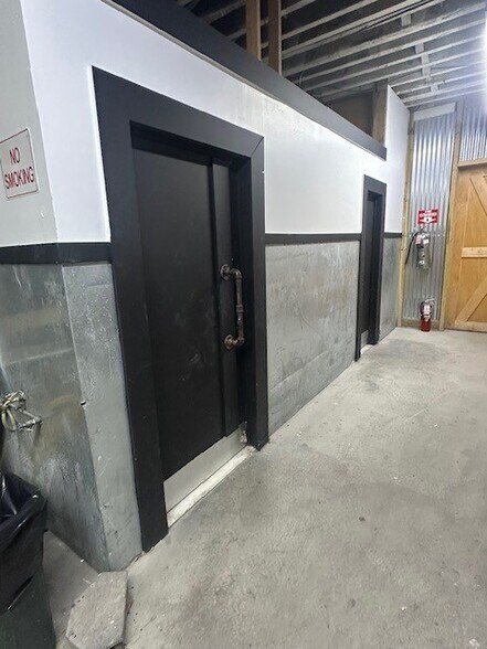 More Photos Of 175 Walnut Ave, Bronx Warehouse For Lease