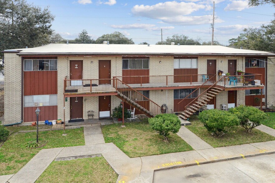 More Photos Of 106 E 3rd St, Belle Chasse Multifamily For Sale