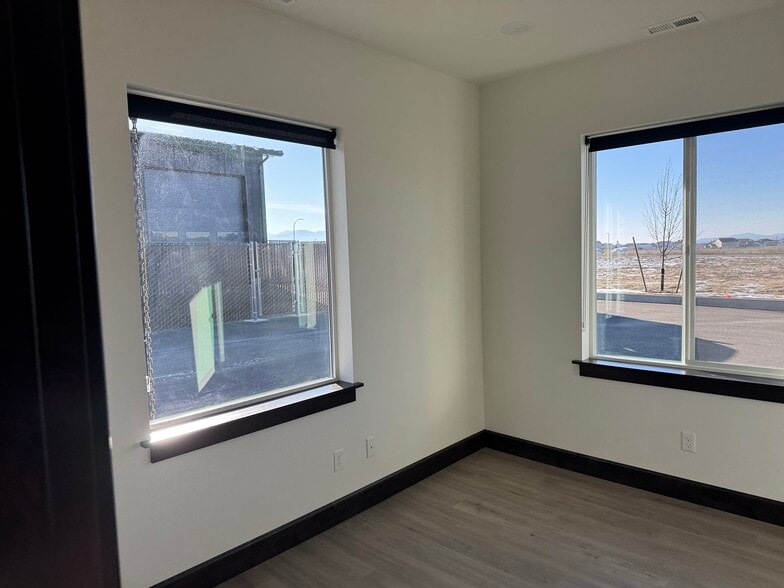 More Photos Of 3141 Bellanca, Hayden Industrial For Lease