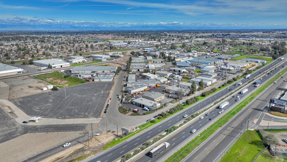 More Photos Of 5753-5755 W Barstow Ave, Fresno Warehouse For Lease