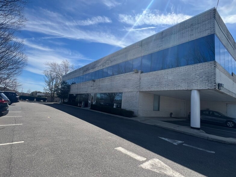 More Photos Of 4400 Veterans Memorial Hwy, Holbrook Office For Sale