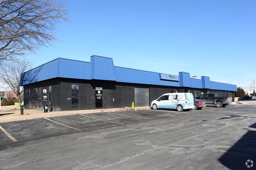 More Photos Of 417 N Rawhide Dr, Olathe Flex For Sale