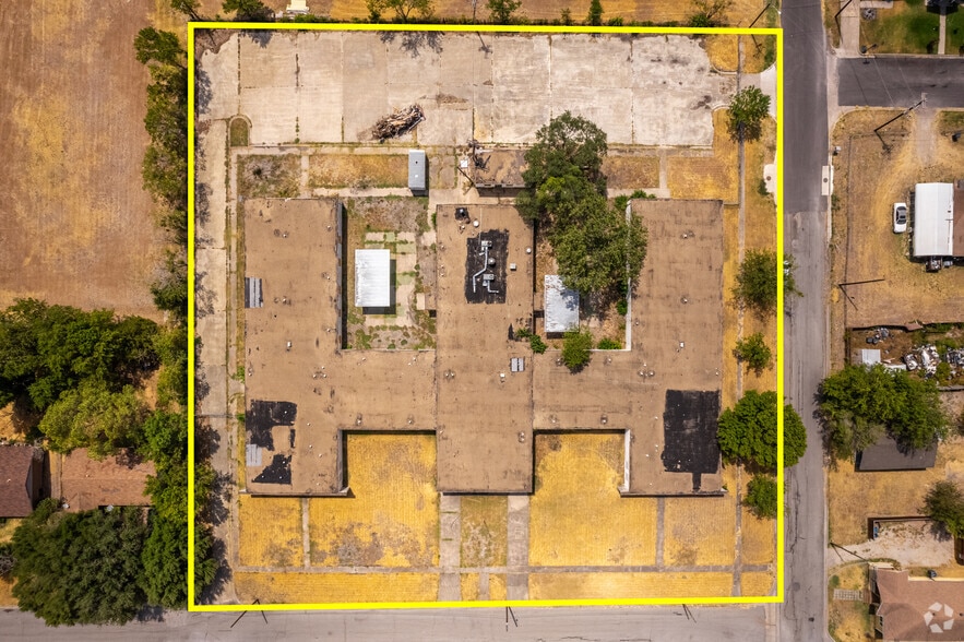 More Photos Of 901 E 16th Ave, Corsicana Apartments For Sale