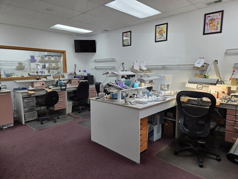 More Photos Of 900 Parker Pl, Schererville Office For Sale