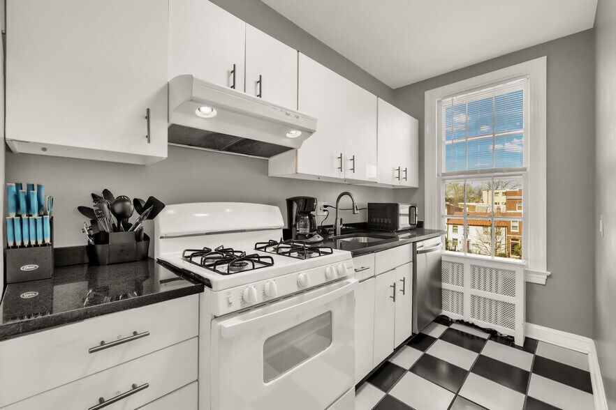 More Photos Of 323 Maryland Ave NE, Washington Apartments For Sale